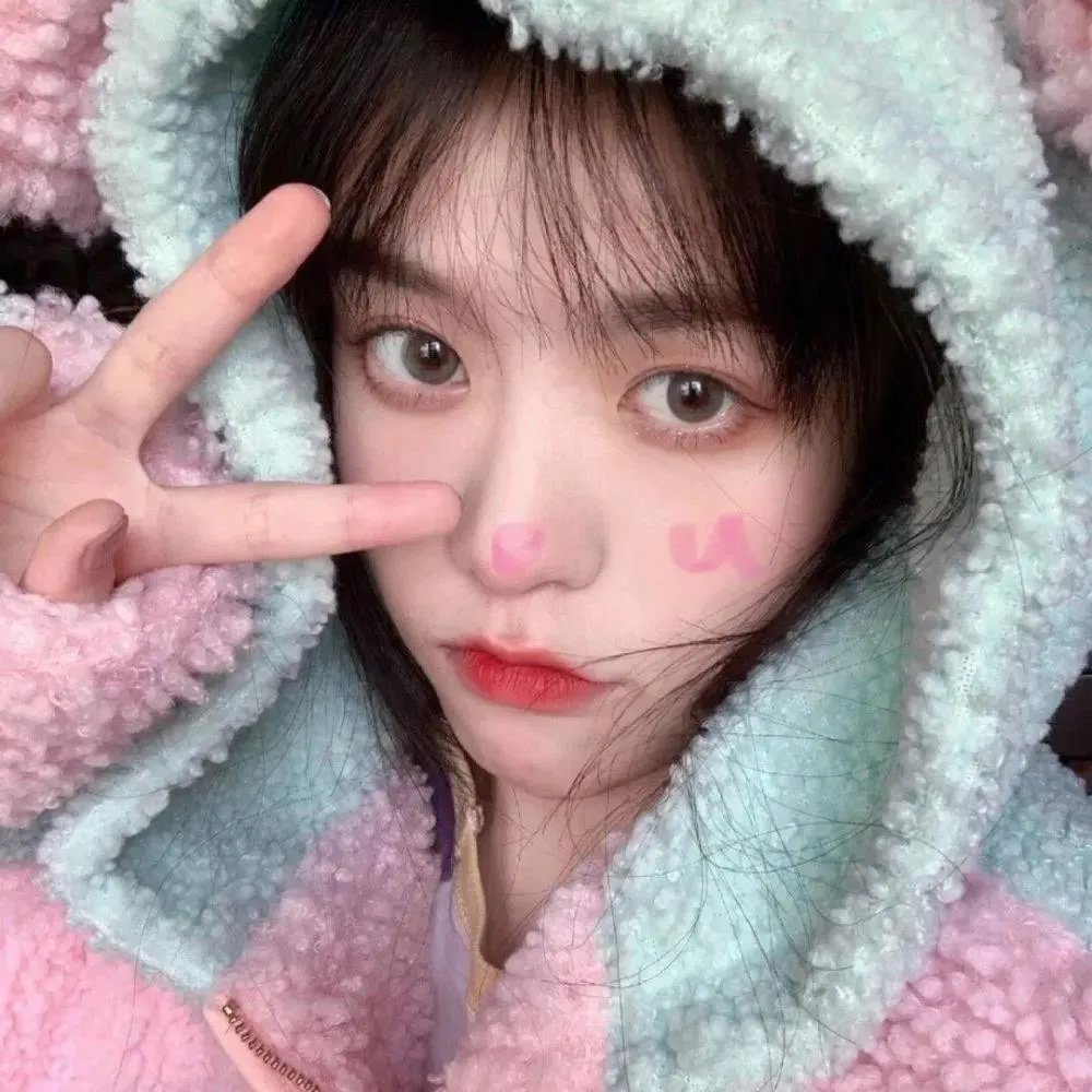 背后的她,眼前的我
